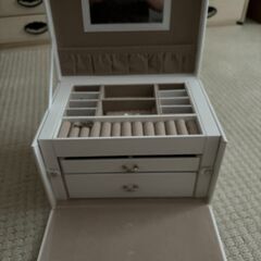 ジュエリーボックス　ホワイトの画像