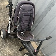幼児用三輪車とチャイルドシート