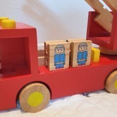 《お譲り先決定》木製　消防車の画像