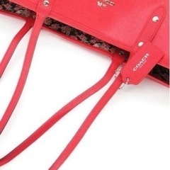 値下！コーチ美品　COACHリバーシブルトートバッグ　赤色×小花柄　A4可の画像