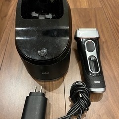 電動シェーバー　自動洗浄器付き　