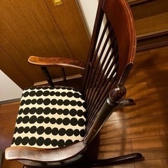 家具ならトレファク吉川店！！ アンティークロッキングチェアー ブラウン