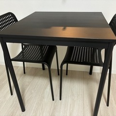 IKEAテーブル