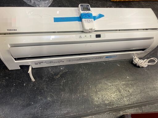 ☆中古￥25,800！TOSHIBA　8畳用2.5kwルームエアコン　家電　RAS-2557V(W)型　2018年製　【BG102】