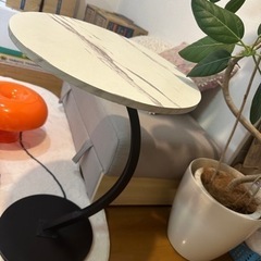サイドテーブル
