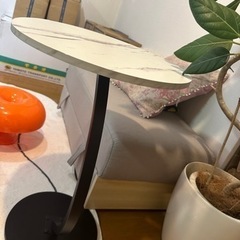 サイドテーブルの画像