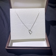 ESTELLEハートネックレス プラチナの画像