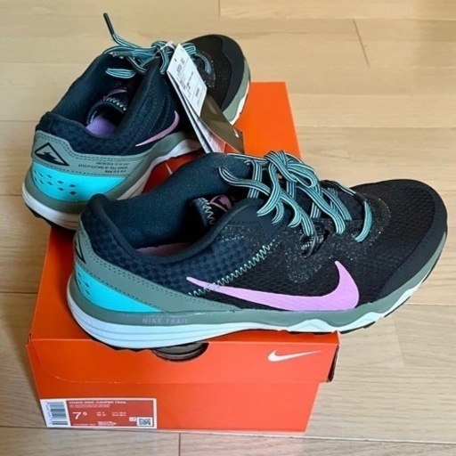 【新品】NIKE ウィメンズ ジュニパートレイル  24.5cm（女性サイズ）