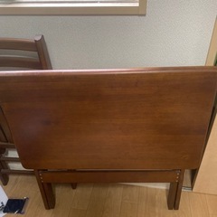 木製の机と椅子セット