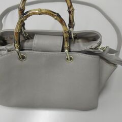 ハンドバッグ　グレージュ　1個の画像