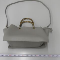 ハンドバッグ　グレージュ　1個
