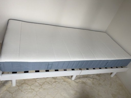 未使用　シングルベッドフレーム付き