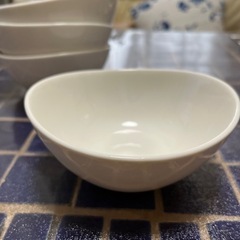 白いお皿の画像