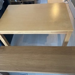 IKEAの椅子とテーブルセット