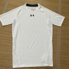 【再々値下げ！美品】アンダーアーマー　メンズＬ　半袖　UNDER...