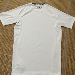 【再々値下げ！美品】アンダーアーマー　メンズＬ　半袖　UNDER ARMOUR  スポーツ白Tシャツ　の画像
