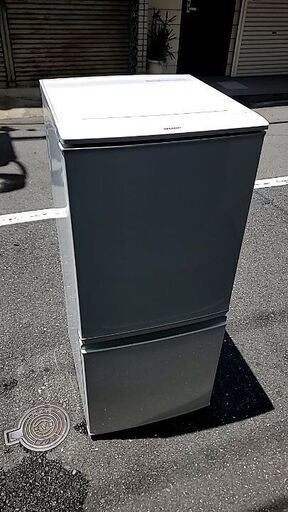SHARP2ドア冷蔵庫2017年。