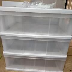 家具 プラスティック三段ケースキャスター付き