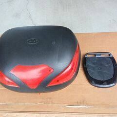 バイク用トップケース　容量４３リッター　ベースと固定用金具付き