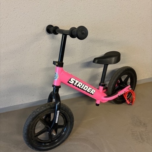 ストライダー　12インチ　ピンク