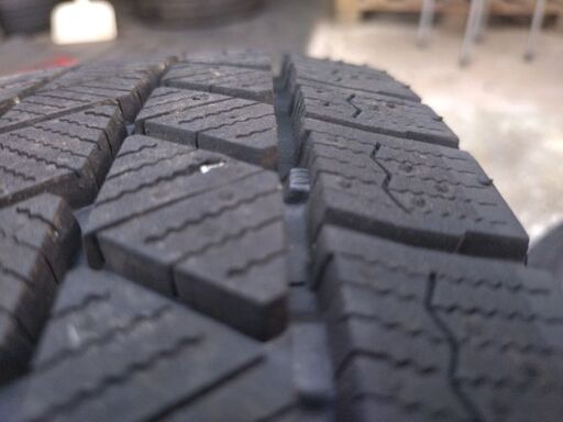 2022年製 ブリヂストンVRX2 175/65R15 中古4本バリ山2本イボ残り。ポルテ、アクア、アクシオ、フィット、スイフト等