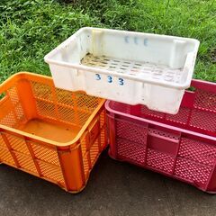 カゴいろいろあります、たくさんあります
