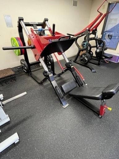 レッグプレスマシン