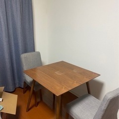 木製正方形ダイニングテーブル　2人用　チェア×2