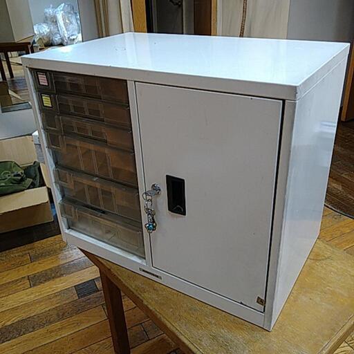 事務用スチール収納庫
