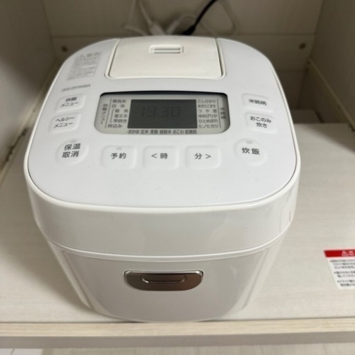 アイリスオーヤマ 炊飯器 3合 マイコン式 一人暮らしホワイト 50銘柄炊き分け機能 マイコン式 美品 2023年製