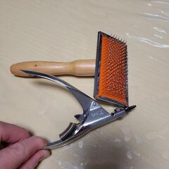 猫用クシと爪切りの画像