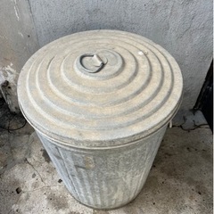 US🇺🇸スチール製ゴミ箱ごみ箱蓋付きペールスチール缶🍉プロフ必読の画像