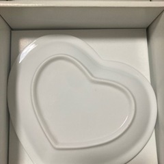 生活雑貨 食器 プレート 洋食器セット ペアカップ ハート型の画像