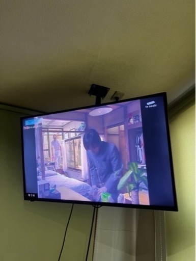 吊り下げ型テレビ