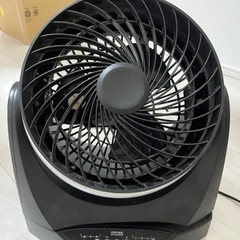 サーキュレーター　風量調節、上下左右首振り機能