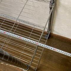 ポールハンガー付きメタルラック　キャスター付き　の画像