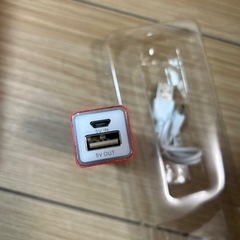 携帯電話　モバイルバッテリー　2つの画像