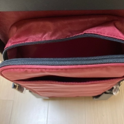 【新品・未使用】スワニーキャリーバッグ　23ℓ   レッド　4輪　機内持込可