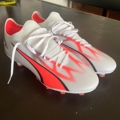 PUMAウルトラマッチHGAGサッカースパイク
の画像