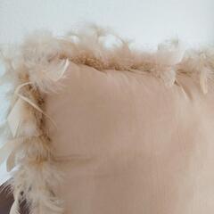 ZARA HOME  フェザークッション ゴールドの画像