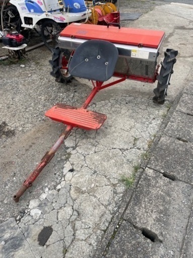 ライムソワー　肥料散布機　石灰