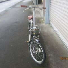 折り畳み自転車の画像
