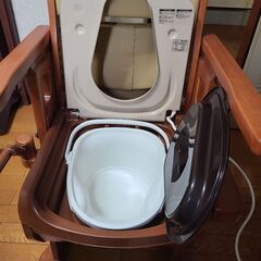 介護用品　便座保温ポータブルトイレ　差し上げます　の画像
