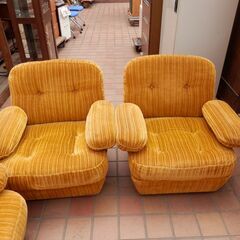 393# 中古　黄色レトロソファー５点セット　三人がけ×１　一人がけ×２の画像
