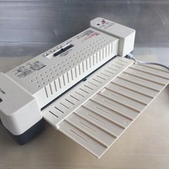 動作確認済　アイリスオーヤマ ラミネーター A4 LTA42E ホワイト系 パウチ ラミネート　 の画像