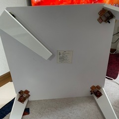 正方形テーブルの画像