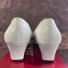 G29P Salvatore Ferragamo パンプス 白 ガンチーニ パンプス レザー ローヒール ホワイト系 レディス 6 1/2 23.5cm フェラガモの画像