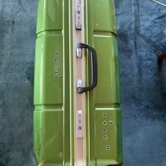 スーツケース　緑　キャリーケースの画像