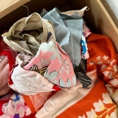 古い着物の端切れです 正絹、人絹、化繊、綿、絣など 着物を解いたものいっぱい!
の画像