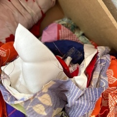 古い着物の端切れです 正絹、人絹、化繊、綿、絣など 着物を解いたものいっぱい!
の画像